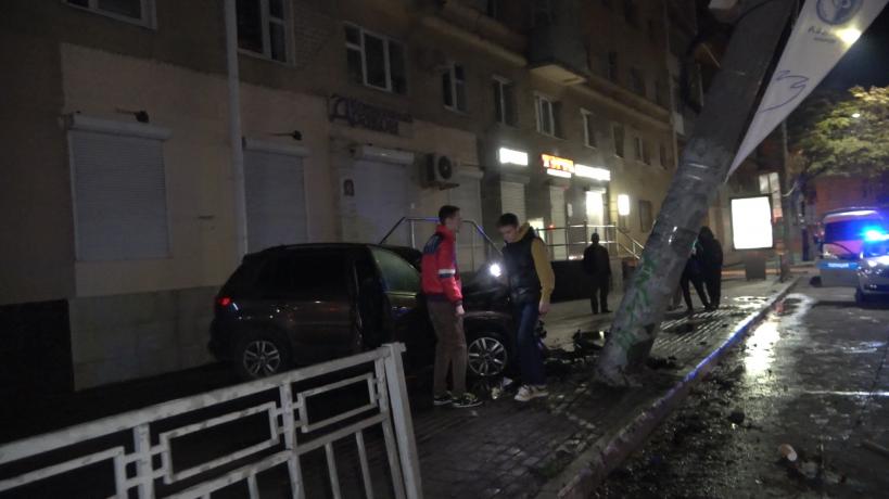 19-летний водитель протаранил столб в центре Воронежа