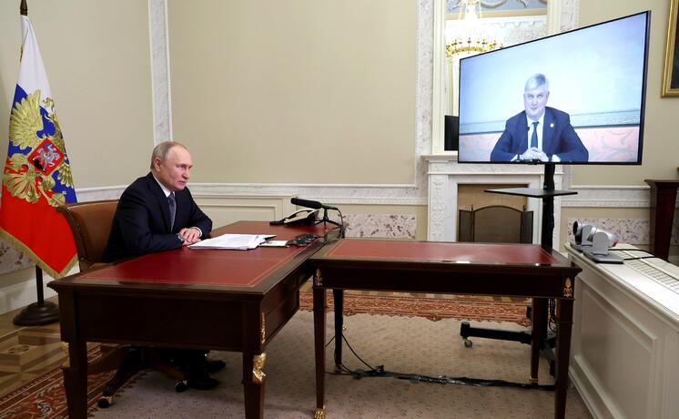 Владимир Путин провел встречу с губернатором Воронежской области