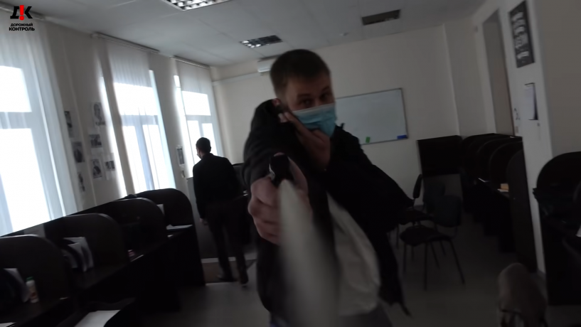 Напавшего на журналистов Малахова воронежца подозревают в массовом мошенничестве