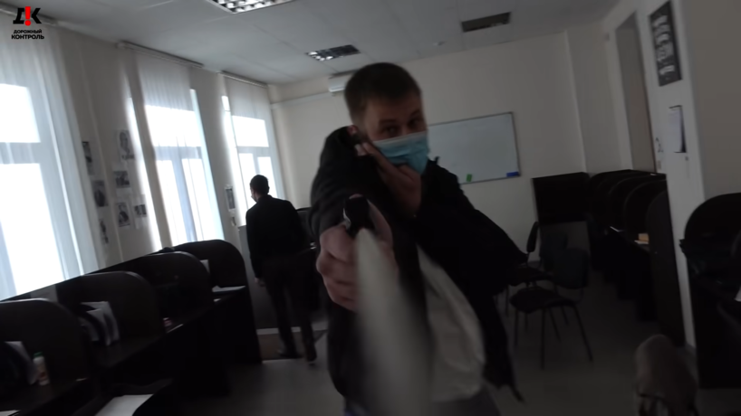 Напавшего на журналистов Малахова воронежца подозревают в массовом мошенничестве
